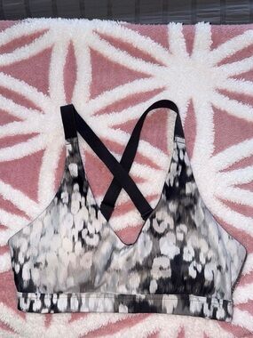 Black & White Patterned Wireless Arie Sports Bra